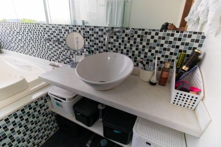 Casa de condomínio à venda com 400m², 5 quartos e 2 vagas Casa de condomínio à venda com 400m², 5 quartos e 2 vagasBanheiro da Suíte