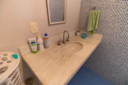 Casa de condomínio à venda com 400m², 5 quartos e 2 vagas Casa de condomínio à venda com 400m², 5 quartos e 2 vagasBanheiro Social