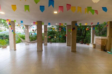 Casa de condomínio à venda com 400m², 5 quartos e 2 vagas Casa de condomínio à venda com 400m², 5 quartos e 2 vagasÁrea externa