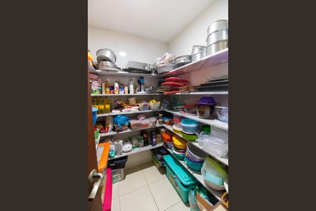 Casa de condomínio à venda com 400m², 5 quartos e 2 vagas Casa de condomínio à venda com 400m², 5 quartos e 2 vagasDespensa