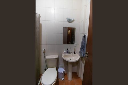 Casa de condomínio à venda com 400m², 5 quartos e 2 vagas Casa de condomínio à venda com 400m², 5 quartos e 2 vagasBanheiro de serviço