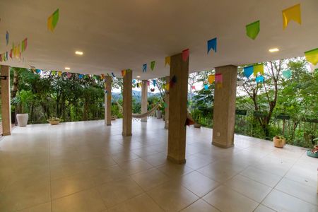 Casa de condomínio à venda com 400m², 5 quartos e 2 vagas Casa de condomínio à venda com 400m², 5 quartos e 2 vagasÁrea externa