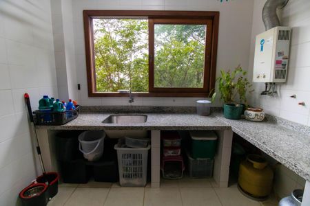 Casa de condomínio à venda com 400m², 5 quartos e 2 vagas Casa de condomínio à venda com 400m², 5 quartos e 2 vagasÁrea de Serviço