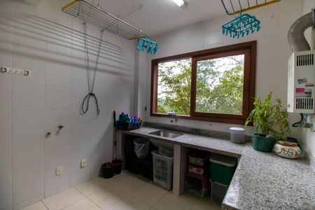 Casa de condomínio à venda com 400m², 5 quartos e 2 vagas Casa de condomínio à venda com 400m², 5 quartos e 2 vagasÁrea de Serviço