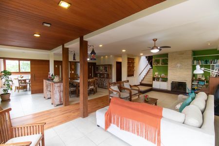 Casa de condomínio à venda com 400m², 5 quartos e 2 vagas Casa de condomínio à venda com 400m², 5 quartos e 2 vagasSala