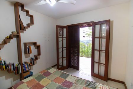 Casa de condomínio à venda com 400m², 5 quartos e 2 vagas Casa de condomínio à venda com 400m², 5 quartos e 2 vagasQuarto 3