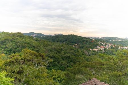 Casa de condomínio à venda com 400m², 5 quartos e 2 vagas Casa de condomínio à venda com 400m², 5 quartos e 2 vagasVista do Quarto 1