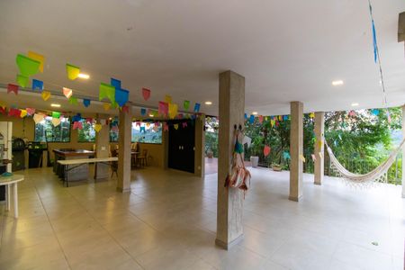 Casa de condomínio à venda com 400m², 5 quartos e 2 vagas Casa de condomínio à venda com 400m², 5 quartos e 2 vagasÁrea externa