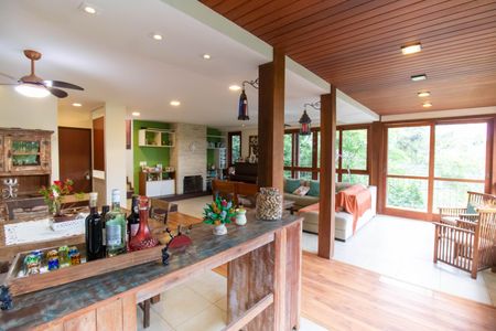 Casa de condomínio à venda com 400m², 5 quartos e 2 vagas Casa de condomínio à venda com 400m², 5 quartos e 2 vagasSala