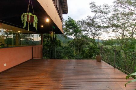 Casa de condomínio à venda com 400m², 5 quartos e 2 vagas Casa de condomínio à venda com 400m², 5 quartos e 2 vagasÁrea externa