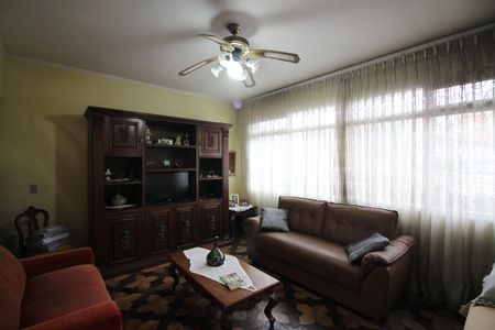 Casa à venda com 218m², 3 quartos e 3 vagasSala