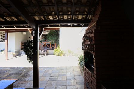 Casa à venda com 400m², 4 quartos e 1 vagaÁrea de Serviço