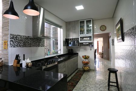 Casa à venda com 400m², 4 quartos e 1 vagaCozinha