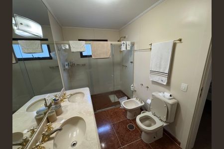 Apartamento para alugar com 230m², 4 quartos e 3 vagasBanheiro da Suíte 1