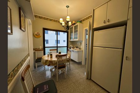 Apartamento para alugar com 230m², 4 quartos e 3 vagasCozinha 