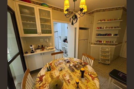 Apartamento para alugar com 230m², 4 quartos e 3 vagasCozinha 