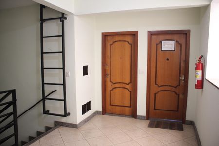 Apartamento à venda com 204m², 4 quartos e 3 vagasEscada