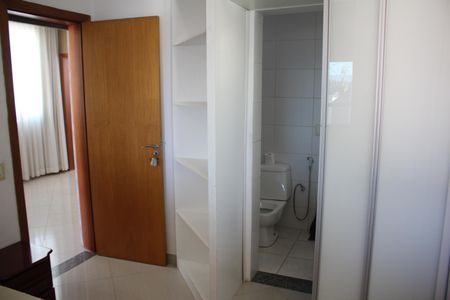 Apartamento à venda com 204m², 4 quartos e 3 vagasSuíte 2