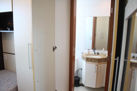 Apartamento à venda com 204m², 4 quartos e 3 vagasBanheiro da Suíte 1