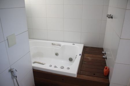 Apartamento à venda com 204m², 4 quartos e 3 vagasBanheiro da Suíte 2