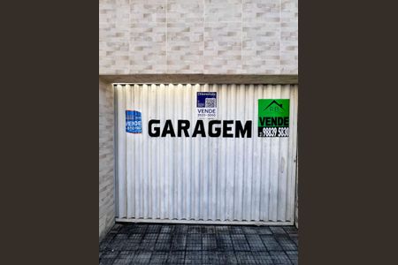 Casa à venda com 380m², 3 quartos e 3 vagasFachada