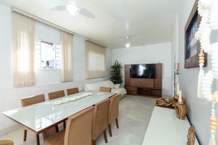 Casa à venda com 380m², 3 quartos e 3 vagasSala