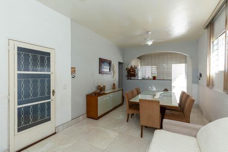 Casa à venda com 380m², 3 quartos e 3 vagasSala