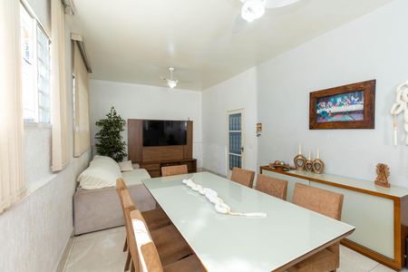 Casa à venda com 380m², 3 quartos e 3 vagasSala