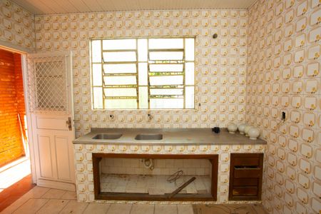 Casa à venda com 100m², 2 quartos e 4 vagas Casa à venda com 100m², 2 quartos e 4 vagasCozinha