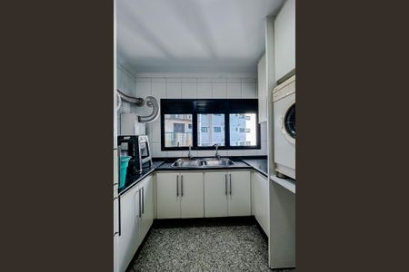 Apartamento para alugar com 220m², 3 quartos e 3 vagasÁrea de Serviço