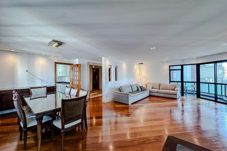 Apartamento para alugar com 220m², 3 quartos e 3 vagasSala