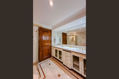 Apartamento para alugar com 220m², 3 quartos e 3 vagasBanheiro da Suíte 1