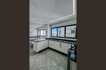 Apartamento para alugar com 220m², 3 quartos e 3 vagasCozinha