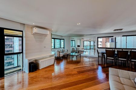 Apartamento para alugar com 220m², 3 quartos e 3 vagasSala