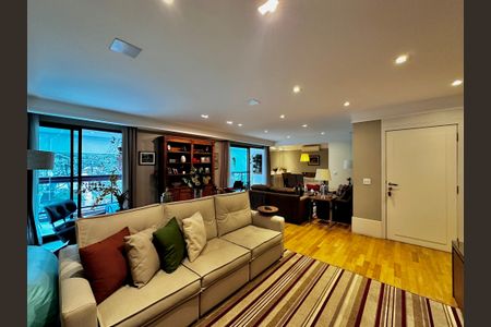 Apartamento à venda com 250m², 4 quartos e 4 vagas Apartamento à venda com 250m², 4 quartos e 4 vagasSala