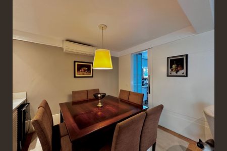 Apartamento à venda com 250m², 4 quartos e 4 vagas Apartamento à venda com 250m², 4 quartos e 4 vagasSala