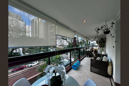 Apartamento à venda com 250m², 4 quartos e 4 vagas Apartamento à venda com 250m², 4 quartos e 4 vagasSacada