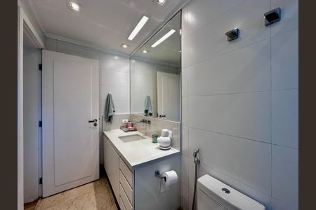Apartamento à venda com 250m², 4 quartos e 4 vagas Apartamento à venda com 250m², 4 quartos e 4 vagasBanheiro Suíte 2
