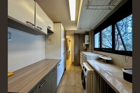 Apartamento à venda com 250m², 4 quartos e 4 vagas Apartamento à venda com 250m², 4 quartos e 4 vagasÁrea de Serviço