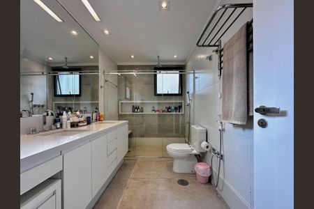 Apartamento à venda com 250m², 4 quartos e 4 vagas Apartamento à venda com 250m², 4 quartos e 4 vagasBanheiro Suíte 1
