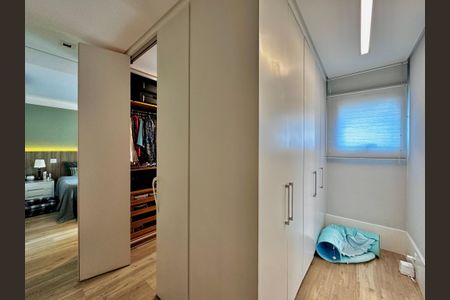 Apartamento à venda com 250m², 4 quartos e 4 vagas Apartamento à venda com 250m², 4 quartos e 4 vagasCloset Suíte 1