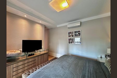 Apartamento à venda com 250m², 4 quartos e 4 vagas Apartamento à venda com 250m², 4 quartos e 4 vagasSuíte 1