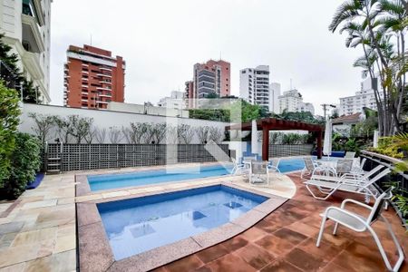 Apartamento à venda com 250m², 4 quartos e 4 vagas Apartamento à venda com 250m², 4 quartos e 4 vagasPiscina