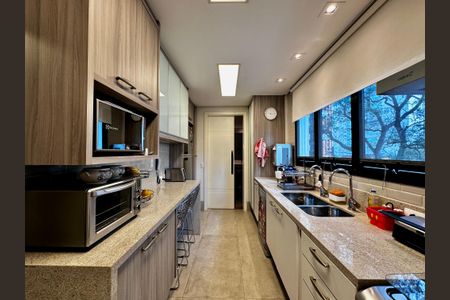 Apartamento à venda com 250m², 4 quartos e 4 vagas Apartamento à venda com 250m², 4 quartos e 4 vagasCozinha