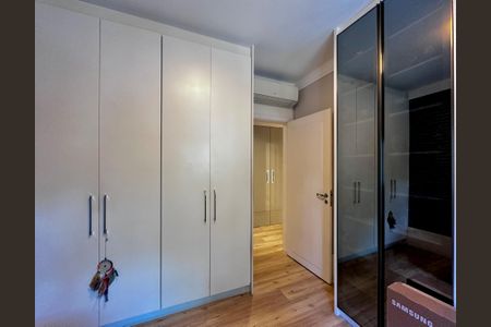 Apartamento à venda com 250m², 4 quartos e 4 vagas Apartamento à venda com 250m², 4 quartos e 4 vagasQuarto 1