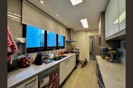 Apartamento à venda com 250m², 4 quartos e 4 vagas Apartamento à venda com 250m², 4 quartos e 4 vagasCozinha