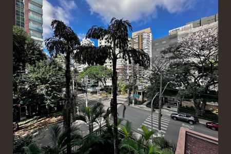 Apartamento à venda com 250m², 4 quartos e 4 vagas Apartamento à venda com 250m², 4 quartos e 4 vagasVista Sacada