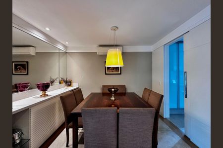 Apartamento à venda com 250m², 4 quartos e 4 vagas Apartamento à venda com 250m², 4 quartos e 4 vagasSala