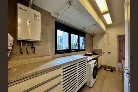 Apartamento à venda com 250m², 4 quartos e 4 vagas Apartamento à venda com 250m², 4 quartos e 4 vagasÁrea de Serviço