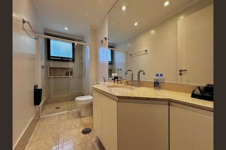 Apartamento à venda com 250m², 4 quartos e 4 vagas Apartamento à venda com 250m², 4 quartos e 4 vagasBanheiro Social